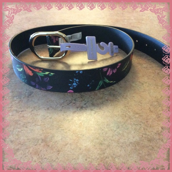 Madden Girl Accessories - 💜Madden girl black floral belt 💜
